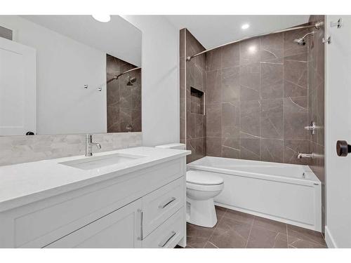 137 Creekstone Hill Sw, Calgary, AB - Indoor Photo Showing Bathroom