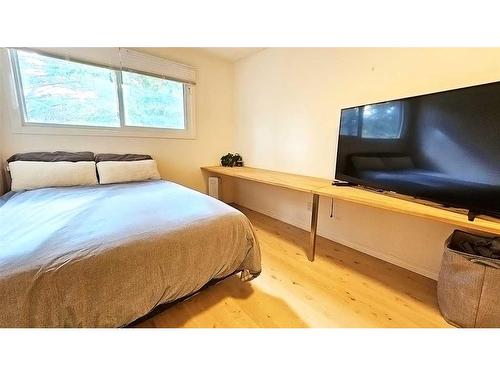 32-5315 53 Avenue Nw, Calgary, AB - Indoor Photo Showing Bedroom