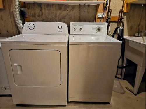 32-5315 53 Avenue Nw, Calgary, AB - Indoor Photo Showing Laundry Room