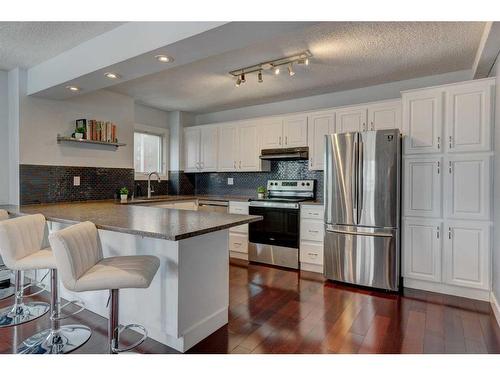 1210-540 14 Avenue Sw, Calgary, AB - Indoor Photo Showing Kitchen With Stainless Steel Kitchen