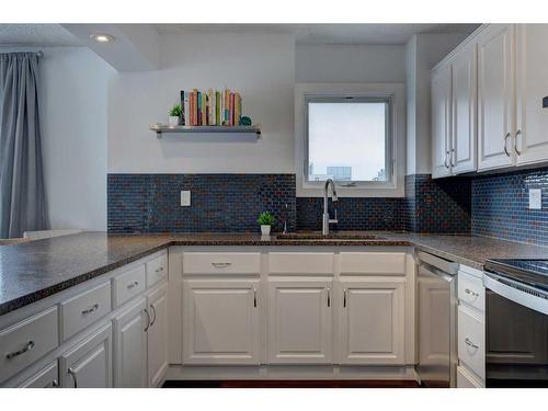 1210-540 14 Avenue Sw, Calgary, AB - Indoor Photo Showing Kitchen