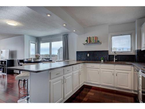 1210-540 14 Avenue Sw, Calgary, AB - Indoor Photo Showing Kitchen