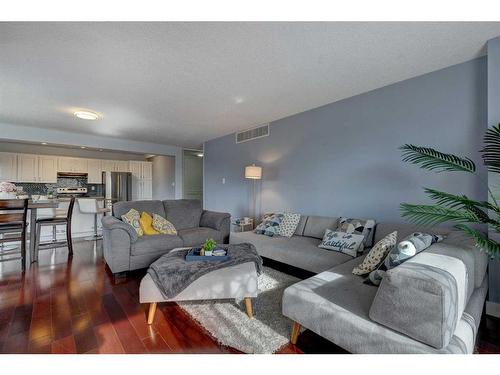 1210-540 14 Avenue Sw, Calgary, AB - Indoor Photo Showing Living Room