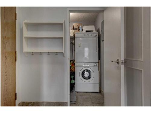 1210-540 14 Avenue Sw, Calgary, AB - Indoor Photo Showing Laundry Room