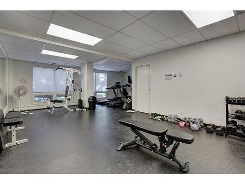 1210-540 14 Avenue Sw, Calgary, AB - Indoor Photo Showing Gym Room