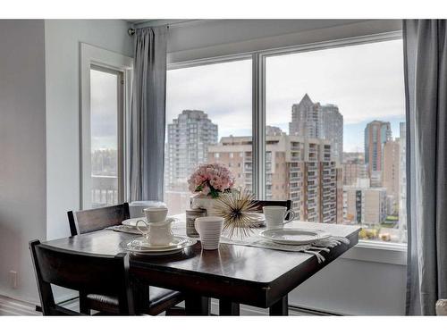 1210-540 14 Avenue Sw, Calgary, AB - Indoor Photo Showing Dining Room