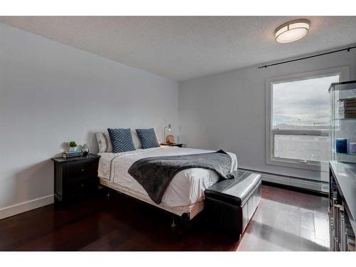 1210-540 14 Avenue Sw, Calgary, AB - Indoor Photo Showing Bedroom