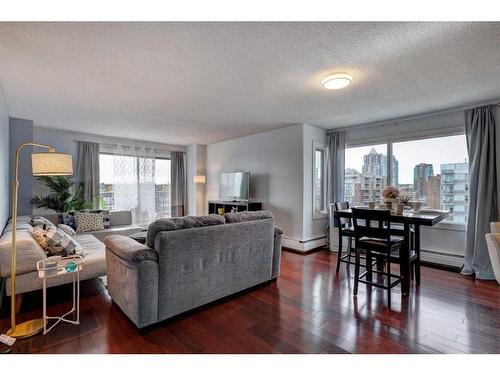 1210-540 14 Avenue Sw, Calgary, AB - Indoor Photo Showing Living Room