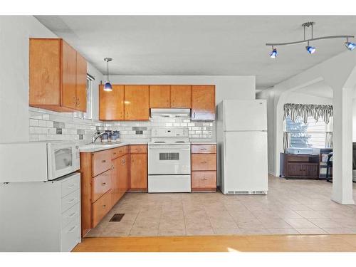 93 Huntstrom Drive Ne, Calgary, AB - Indoor Photo Showing Kitchen