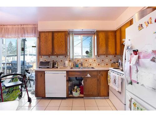 20 Rossburn Crescent Sw, Calgary, AB - Indoor Photo Showing Kitchen With Double Sink