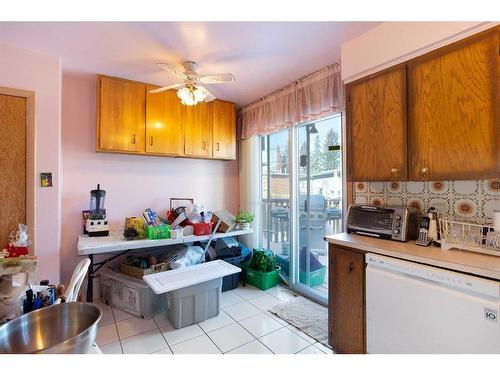 20 Rossburn Crescent Sw, Calgary, AB - Indoor Photo Showing Kitchen