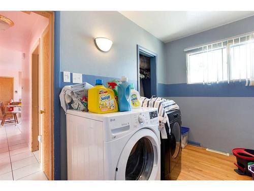 20 Rossburn Crescent Sw, Calgary, AB - Indoor Photo Showing Laundry Room