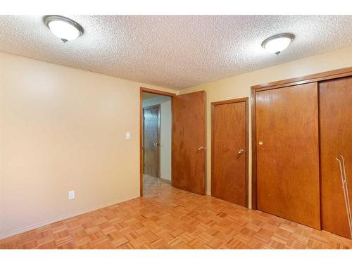 20 Rossburn Crescent Sw, Calgary, AB - Indoor Photo Showing Other Room