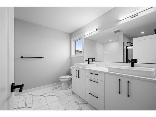 20 Walgrove Place Se, Calgary, AB - Indoor Photo Showing Bathroom