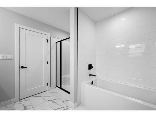 20 Walgrove Place Se, Calgary, AB - Indoor Photo Showing Bathroom