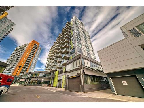 513-30 Brentwood Common Nw, Calgary, AB - Outdoor