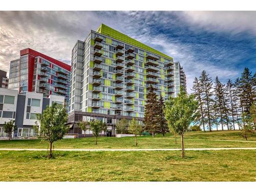 513-30 Brentwood Common Nw, Calgary, AB - Outdoor With Facade