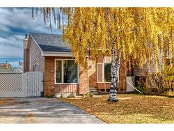 52 Woodfern Rise SW Calgary, AB T2W 4S2