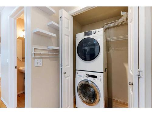 30 Country Village Landing Ne, Calgary, AB - Indoor Photo Showing Laundry Room