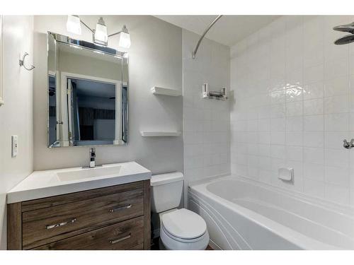 30 Country Village Landing Ne, Calgary, AB - Indoor Photo Showing Bathroom