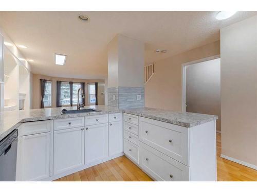 30 Country Village Landing Ne, Calgary, AB - Indoor Photo Showing Kitchen