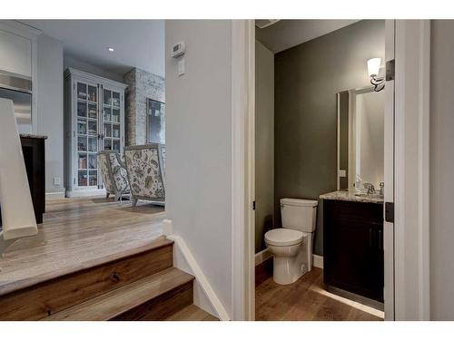 3120 5A Street Nw, Calgary, AB - Indoor Photo Showing Bathroom