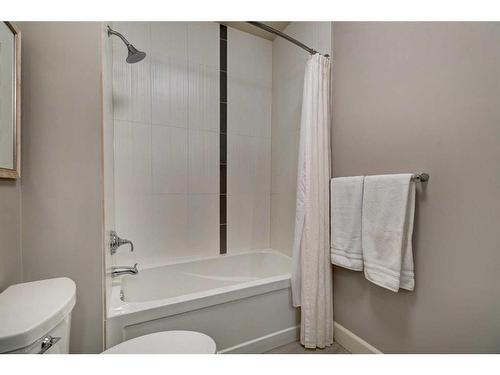 3120 5A Street Nw, Calgary, AB - Indoor Photo Showing Bathroom