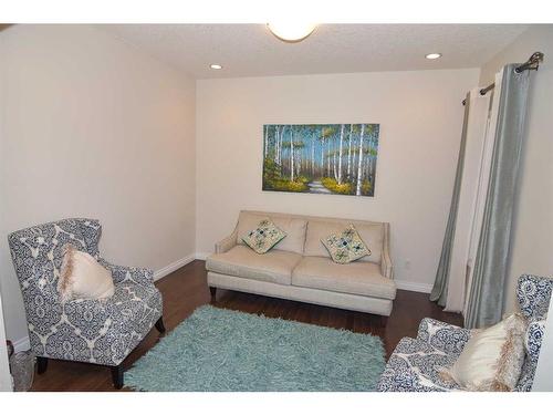 48 Sherwood Gate Nw, Calgary, AB - Indoor Photo Showing Living Room