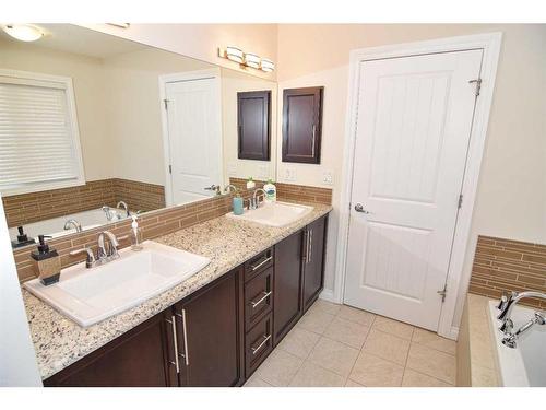 48 Sherwood Gate Nw, Calgary, AB - Indoor Photo Showing Bathroom