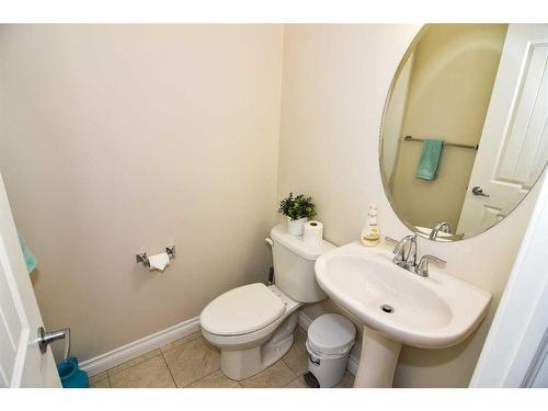 48 Sherwood Gate Nw, Calgary, AB - Indoor Photo Showing Bathroom