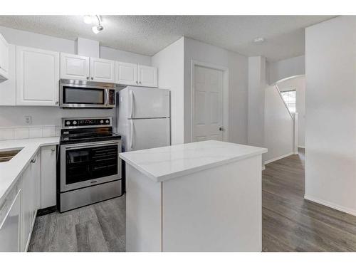 131 Stonemere Place, Chestermere, AB - Indoor Photo Showing Kitchen