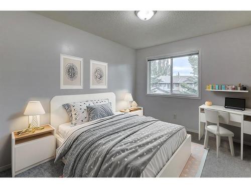 131 Stonemere Place, Chestermere, AB - Indoor Photo Showing Bedroom