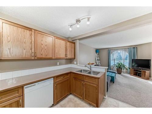 149 Bayside Point Sw, Airdrie, AB - Indoor Photo Showing Kitchen With Double Sink