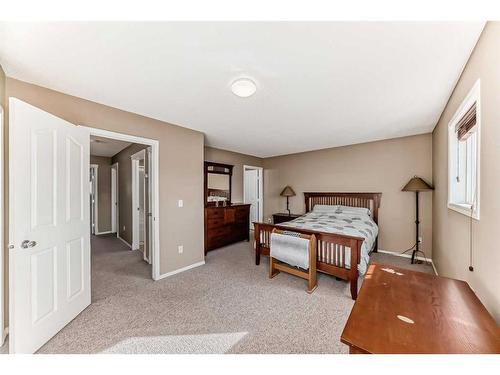 149 Bayside Point Sw, Airdrie, AB - Indoor Photo Showing Bedroom