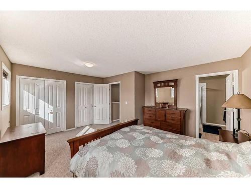 149 Bayside Point Sw, Airdrie, AB - Indoor Photo Showing Bedroom