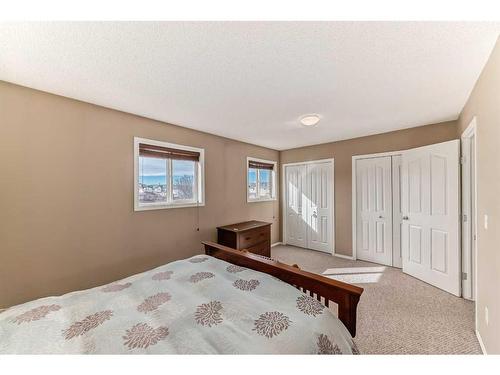 149 Bayside Point Sw, Airdrie, AB - Indoor Photo Showing Bedroom