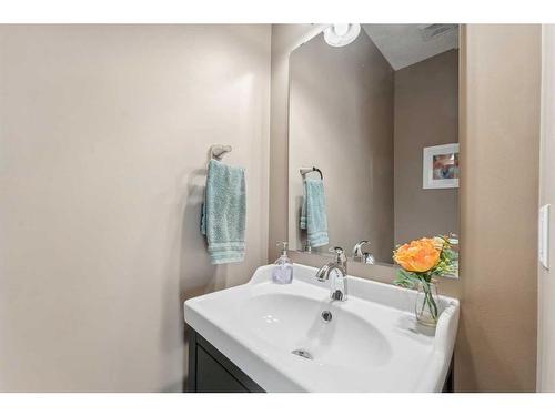 114 Prestwick Terrace Se, Calgary, AB - Indoor Photo Showing Bathroom