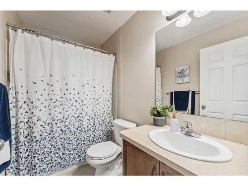 114 Prestwick Terrace Se, Calgary, AB - Indoor Photo Showing Bathroom