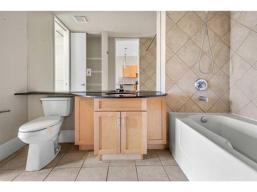 806-205 Riverfront Avenue Sw, Calgary, AB - Indoor Photo Showing Bathroom