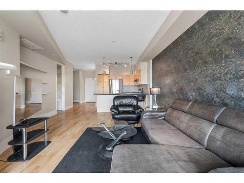 806-205 Riverfront Avenue Sw, Calgary, AB - Indoor Photo Showing Living Room