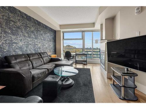 806-205 Riverfront Avenue Sw, Calgary, AB - Indoor Photo Showing Living Room