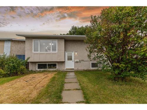 275 Rundlecairn Road Ne, Calgary, AB - Outdoor