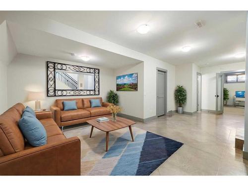 2237 20 Avenue Sw, Calgary, AB - Indoor Photo Showing Living Room