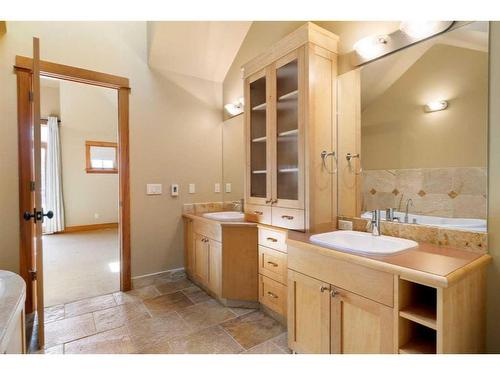 2237 20 Avenue Sw, Calgary, AB - Indoor Photo Showing Bathroom