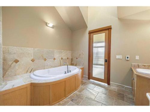 2237 20 Avenue Sw, Calgary, AB - Indoor Photo Showing Bathroom