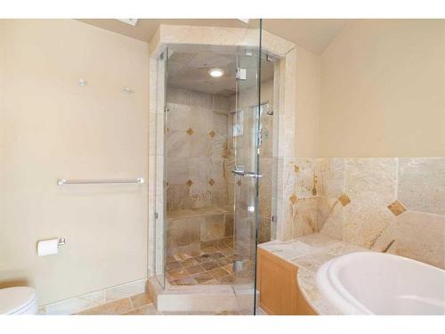 2237 20 Avenue Sw, Calgary, AB - Indoor Photo Showing Bathroom