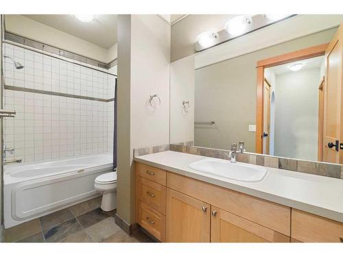 2237 20 Avenue Sw, Calgary, AB - Indoor Photo Showing Bathroom