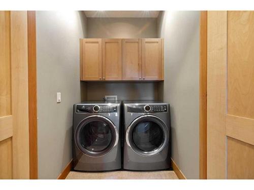 2237 20 Avenue Sw, Calgary, AB - Indoor Photo Showing Laundry Room