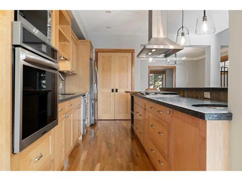 2237 20 Avenue Sw, Calgary, AB - Indoor Photo Showing Kitchen