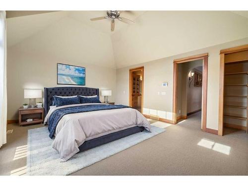 2237 20 Avenue Sw, Calgary, AB - Indoor Photo Showing Bedroom